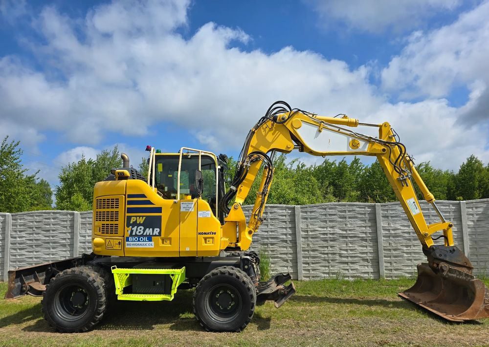 Komatsu - Riteņu ekskavators: foto 1 Komatsu - Riteņu ekskavators: foto 1