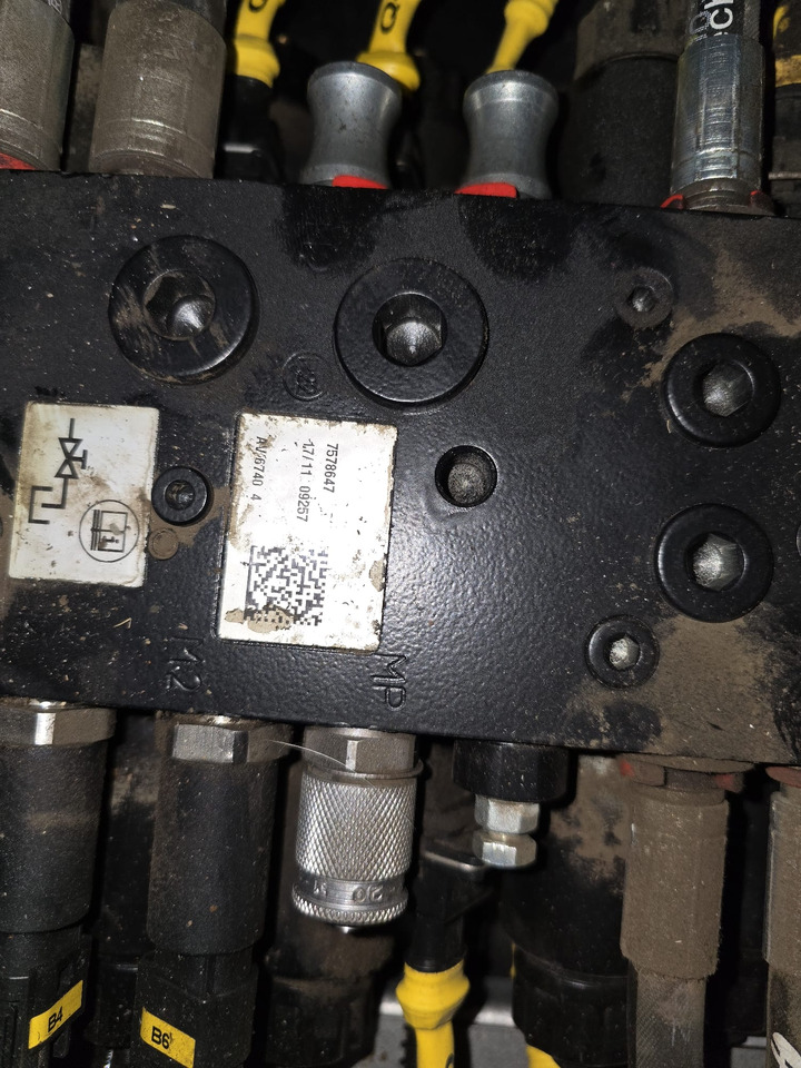 BT valve block 7569876 - Rezerves daļa - Bīdmasta krautņotājs: foto 1 BT valve block 7569876 - Rezerves daļa - Bīdmasta krautņotājs: foto 1