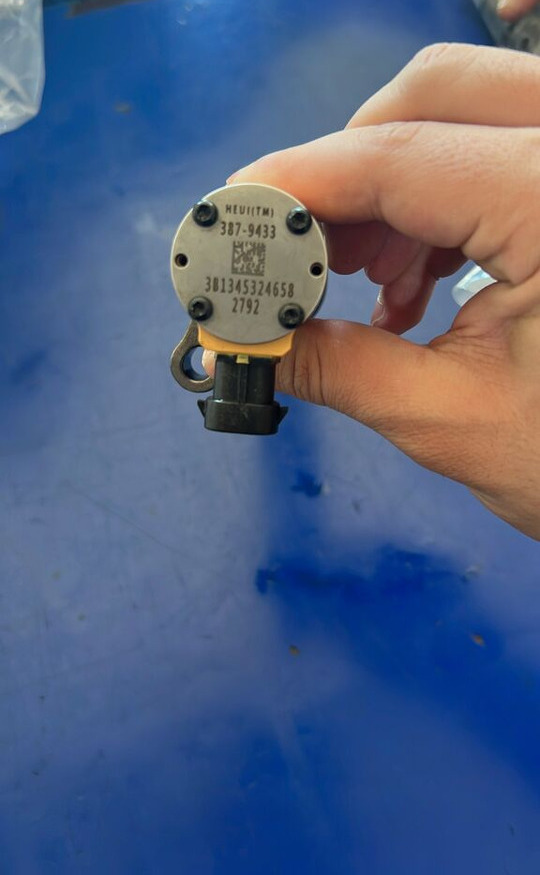 Caterpillar 2023 387-9433 Caterpillar truck - Inžektors - Kravas automašīna: foto 2 Caterpillar 2023 387-9433 Caterpillar truck - Inžektors - Kravas automašīna: foto 2