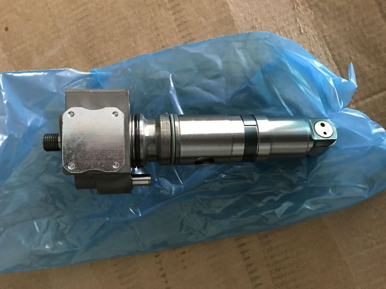 Mercedes-Benz 2018 0280746902 Mercedes-Benz AXOR-ATEGO - Inžektors - Kravas automašīna: foto 1 Mercedes-Benz 2018 0280746902 Mercedes-Benz AXOR-ATEGO - Inžektors - Kravas automašīna: foto 1