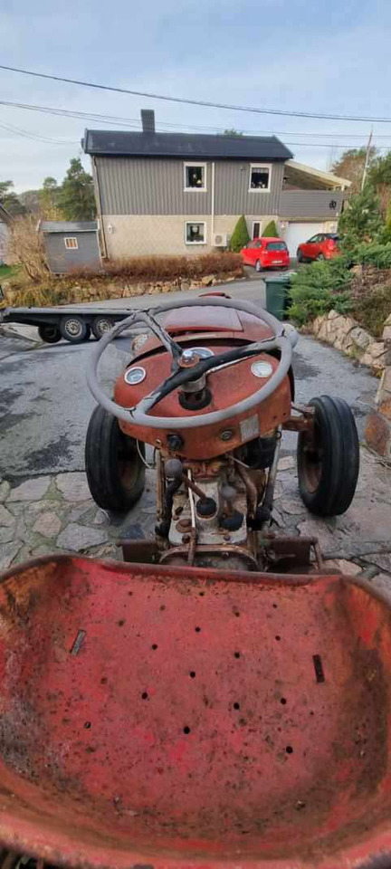 1958 Massey Ferguson MF 35 traktor (rep.-objekt) - Traktors: foto 2 1958 Massey Ferguson MF 35 traktor (rep.-objekt) - Traktors: foto 2
