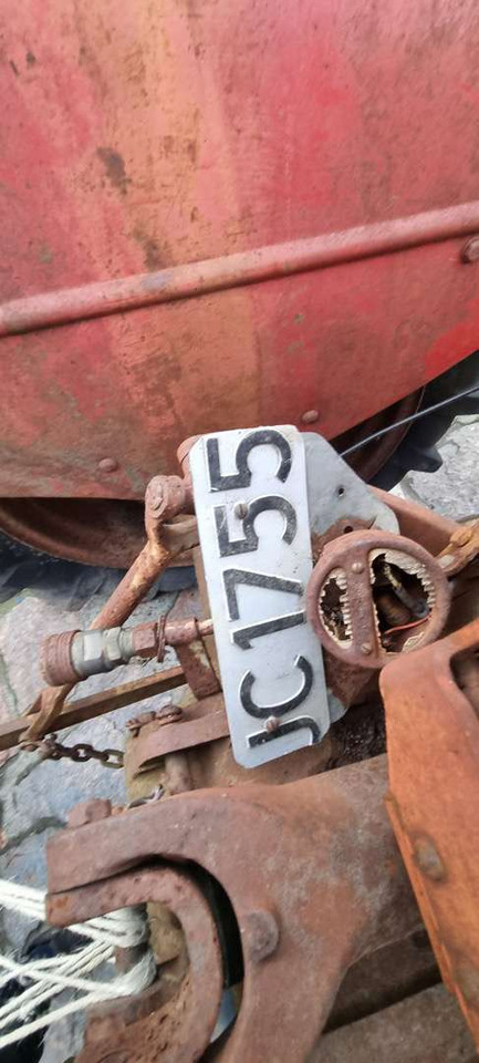 1958 Massey Ferguson MF 35 traktor (rep.-objekt) - Traktors: foto 3 1958 Massey Ferguson MF 35 traktor (rep.-objekt) - Traktors: foto 3