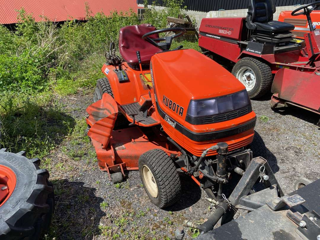 2000 Kubota G1700//Sitteklipper med feier og oppsamler - Zāles pļāvējs: foto 4 2000 Kubota G1700//Sitteklipper med feier og oppsamler - Zāles pļāvējs: foto 4