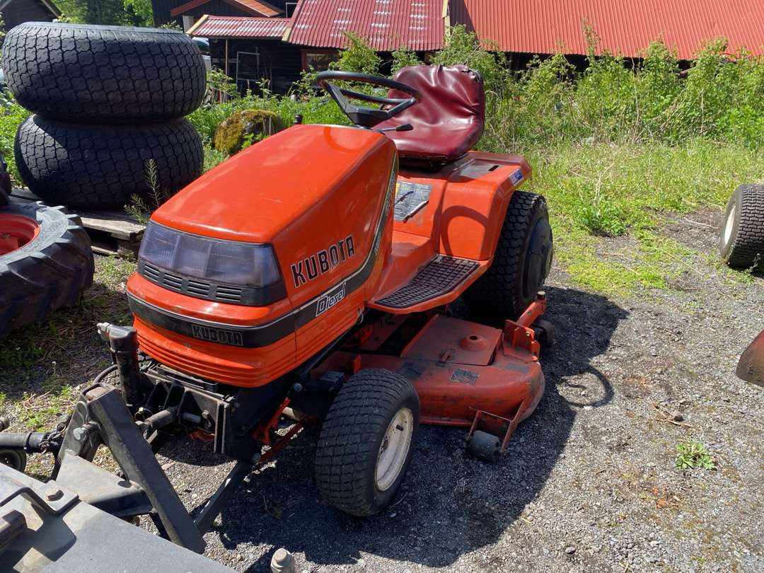 2000 Kubota G1700//Sitteklipper med feier og oppsamler - Zāles pļāvējs: foto 2 2000 Kubota G1700//Sitteklipper med feier og oppsamler - Zāles pļāvējs: foto 2