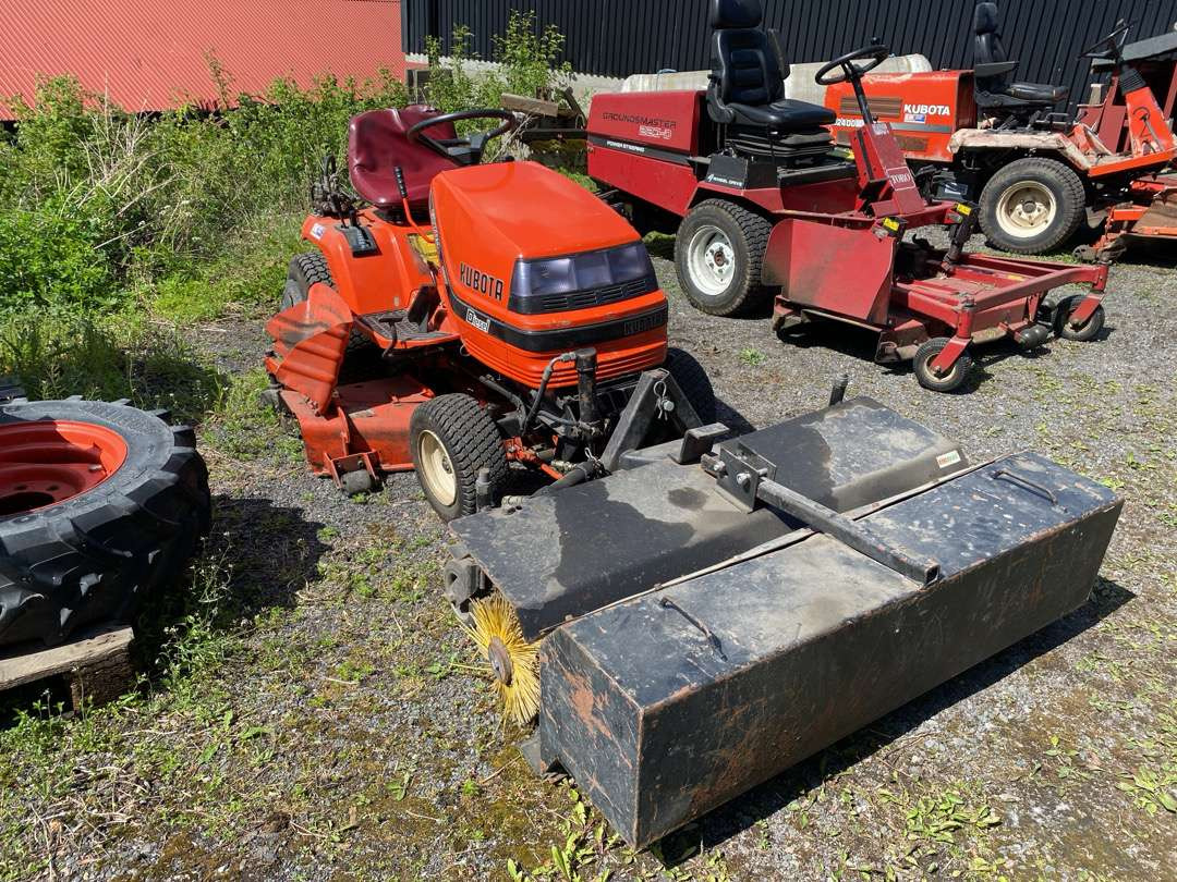 2000 Kubota G1700//Sitteklipper med feier og oppsamler - Zāles pļāvējs: foto 3 2000 Kubota G1700//Sitteklipper med feier og oppsamler - Zāles pļāvējs: foto 3