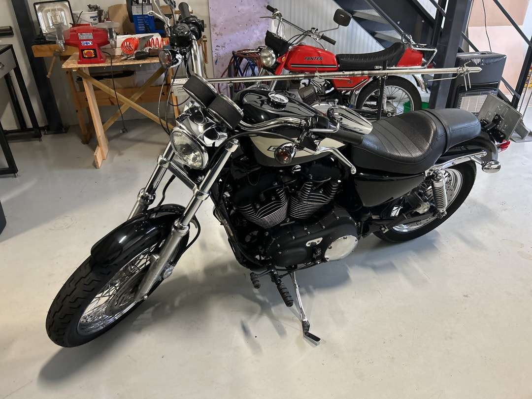 2006 Harley-Davidson XL Sportster 1200 Roadster - Motocikla piekabe: foto 2 2006 Harley-Davidson XL Sportster 1200 Roadster - Motocikla piekabe: foto 2