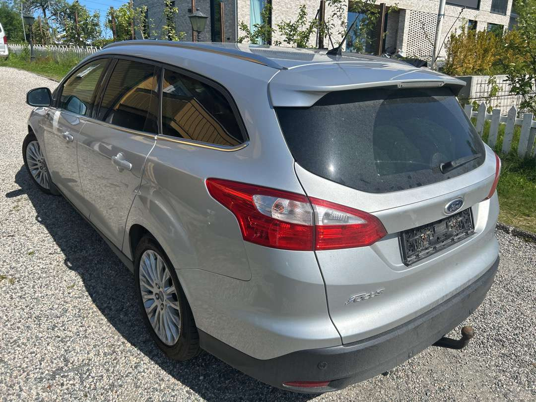 2013 PersonbilFORD FOCUS Automat diesel. - Vieglā automašīna: foto 4 2013 PersonbilFORD FOCUS Automat diesel. - Vieglā automašīna: foto 4