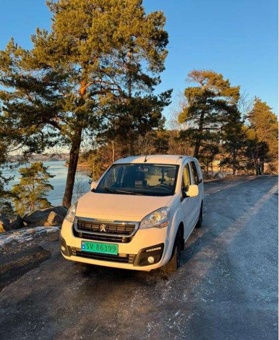 2017 Peugeot Partner Lang utgave EU-godkjent - Vieglā automašīna: foto 1 2017 Peugeot Partner Lang utgave EU-godkjent - Vieglā automašīna: foto 1