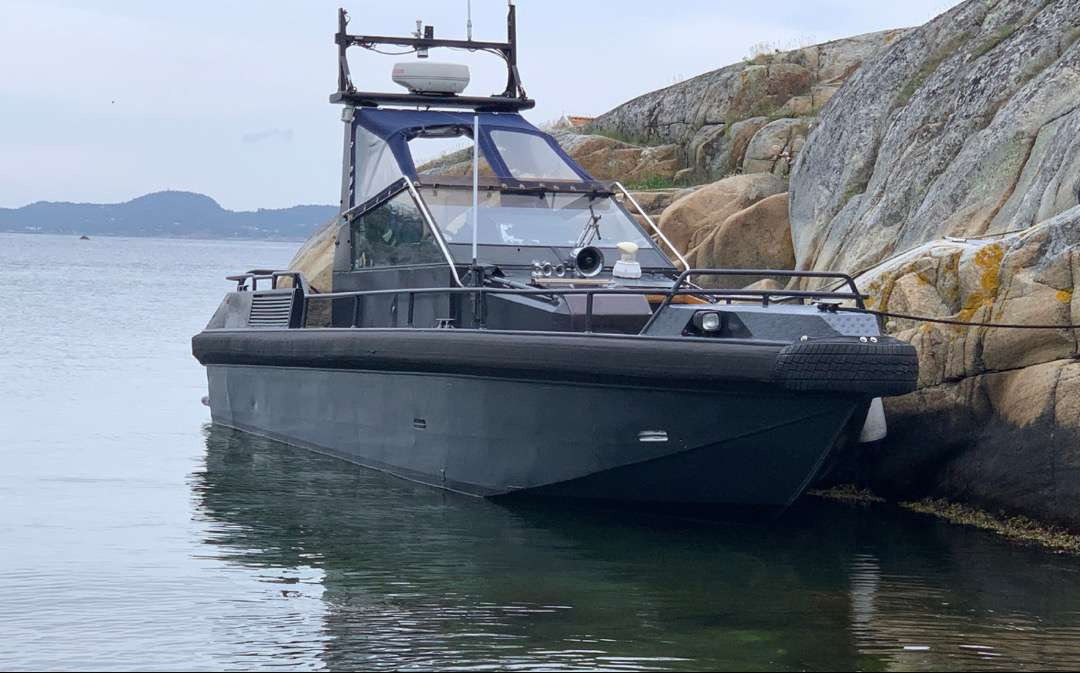 1997 Hurtiggående patruljebåt / 30 Fot / 870 HK - Citas iekārtas: foto 1 1997 Hurtiggående patruljebåt / 30 Fot / 870 HK - Citas iekārtas: foto 1