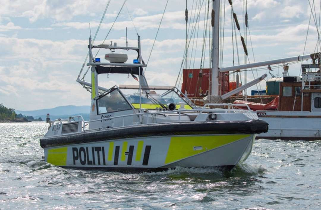 1997 Hurtiggående patruljebåt / 30 Fot / 870 HK - Citas iekārtas: foto 3 1997 Hurtiggående patruljebåt / 30 Fot / 870 HK - Citas iekārtas: foto 3