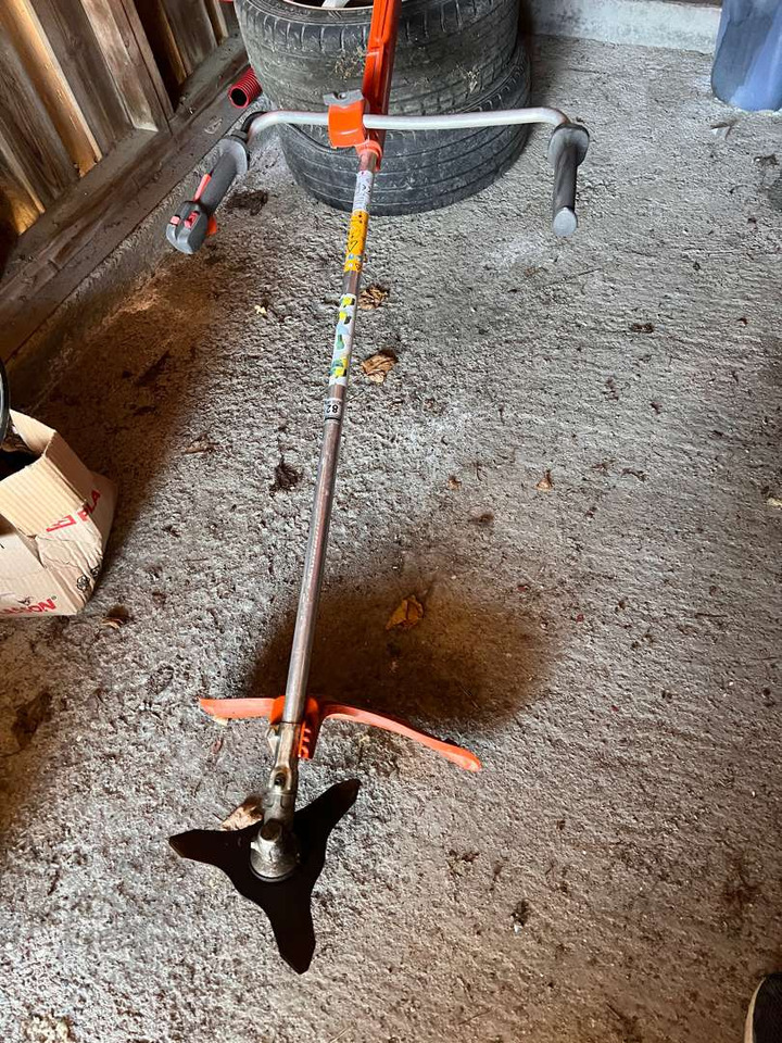 Husqvarna kantklipper repobjekt - Zāles pļāvējs: foto 4 Husqvarna kantklipper repobjekt - Zāles pļāvējs: foto 4