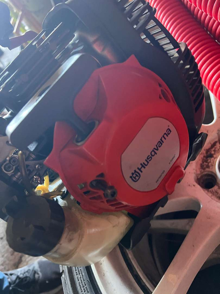 Husqvarna kantklipper repobjekt - Zāles pļāvējs: foto 3 Husqvarna kantklipper repobjekt - Zāles pļāvējs: foto 3