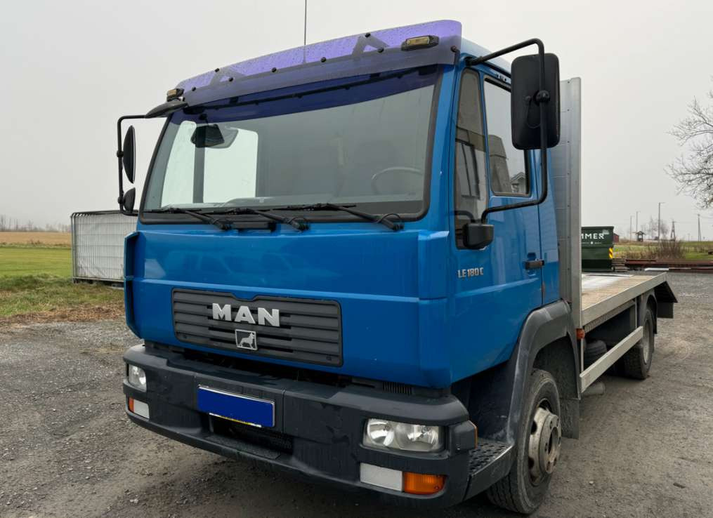 MAN LE 180 C Bilfrakter Lett lastebil - Autovedējs: foto 1 MAN LE 180 C Bilfrakter Lett lastebil - Autovedējs: foto 1