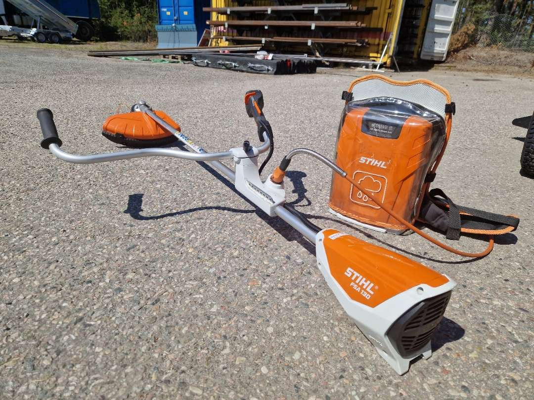 STIHL FSA 130 med AR 3000 ryggsekkbatteri – kraftig og stillegående profftrimmer - Motocikla piekabe: foto 1 STIHL FSA 130 med AR 3000 ryggsekkbatteri – kraftig og stillegående profftrimmer - Motocikla piekabe: foto 1