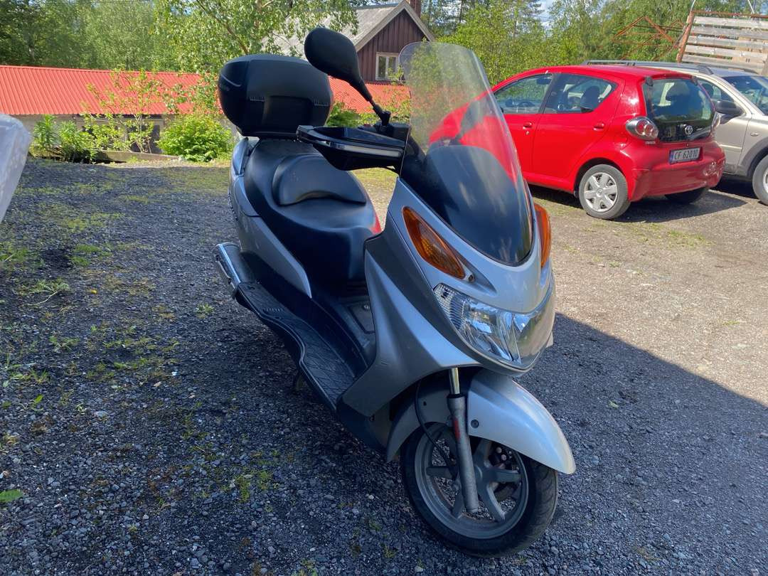 Suzuki Burgman UH 125//Lett MC - Motocikla piekabe: foto 2 Suzuki Burgman UH 125//Lett MC - Motocikla piekabe: foto 2