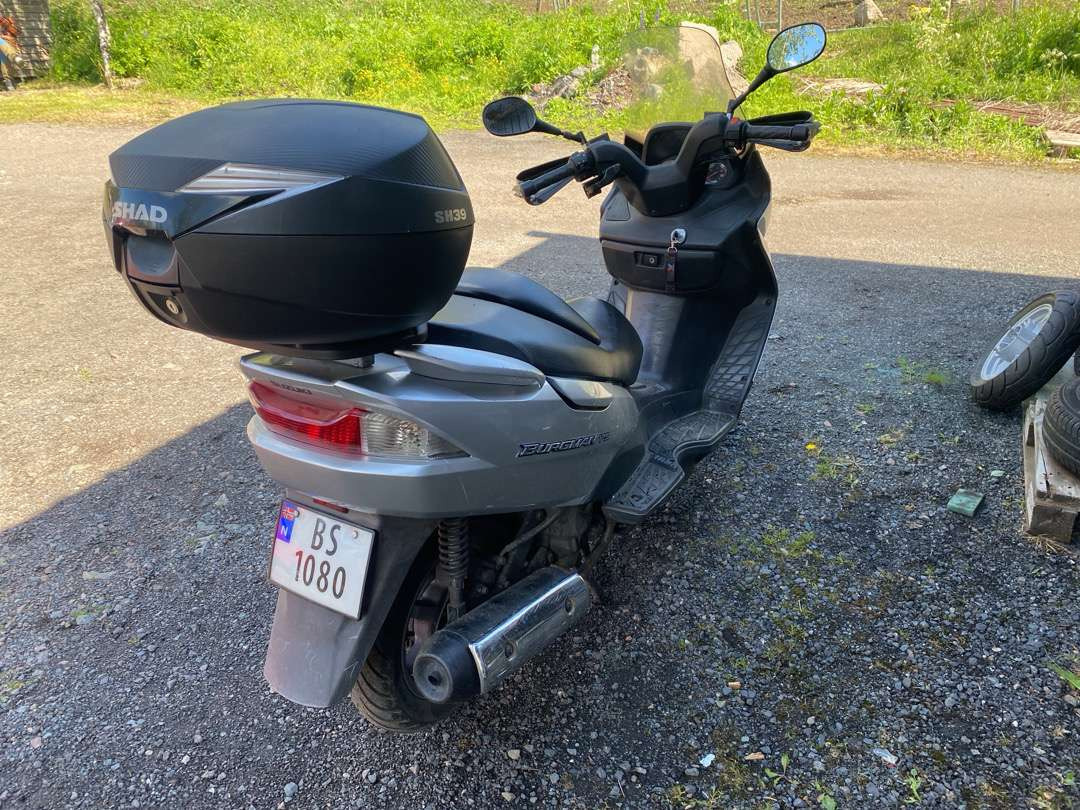 Suzuki Burgman UH 125//Lett MC - Motocikla piekabe: foto 3 Suzuki Burgman UH 125//Lett MC - Motocikla piekabe: foto 3