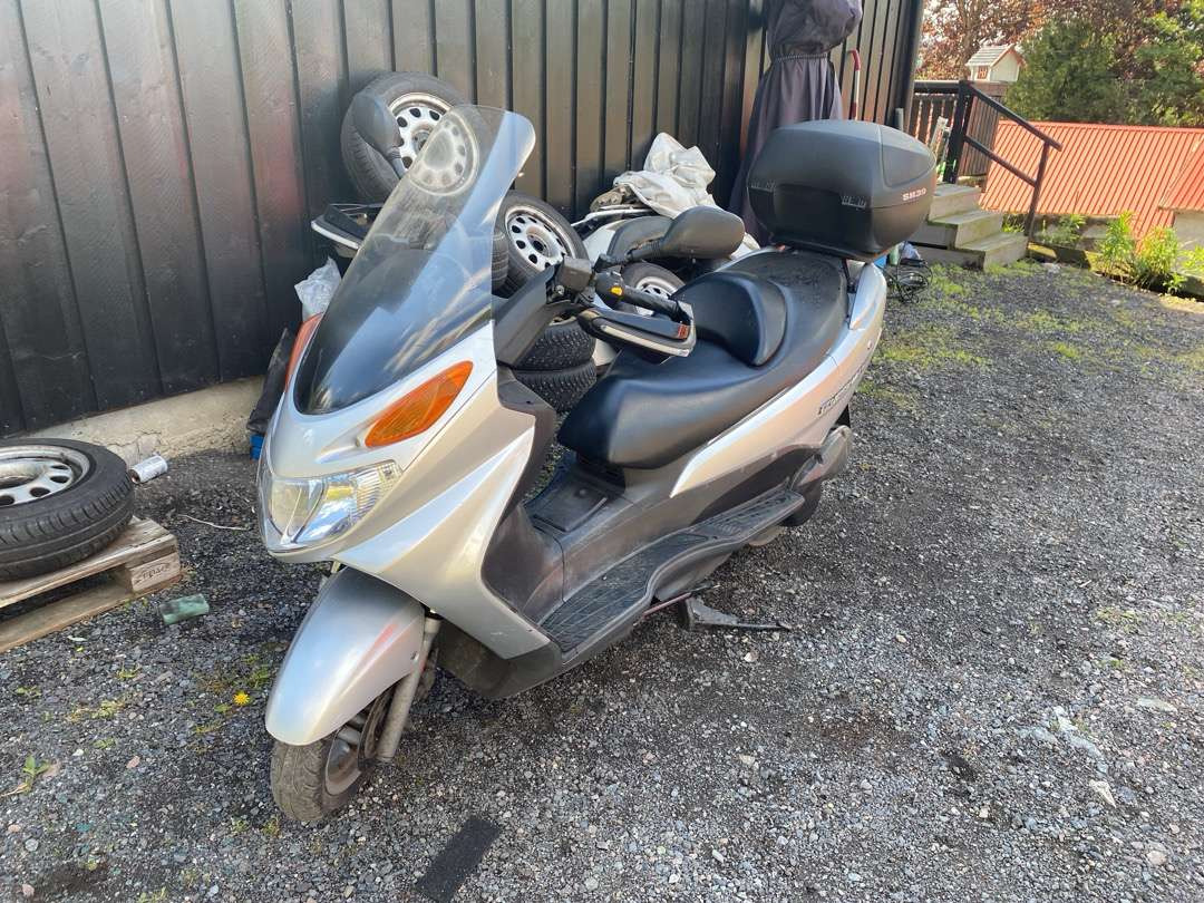Suzuki Burgman UH 125//Lett MC - Motocikla piekabe: foto 1 Suzuki Burgman UH 125//Lett MC - Motocikla piekabe: foto 1