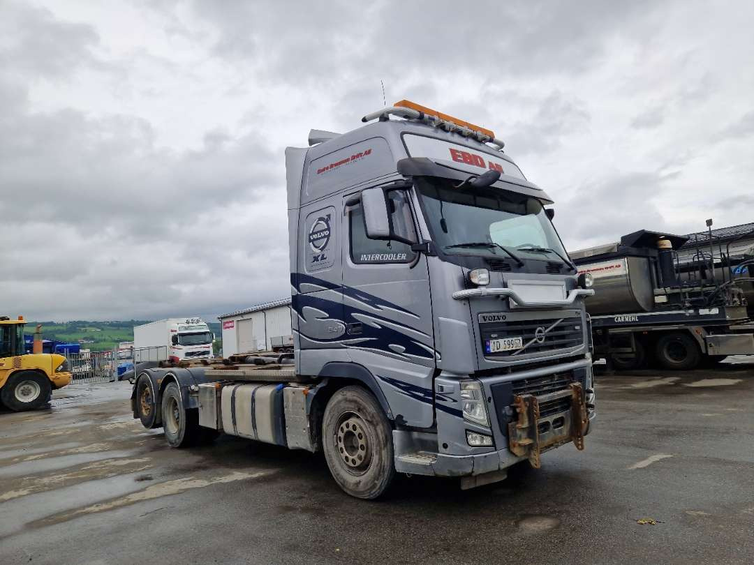 Volvo FH6X2-Krokbil med hydraulisk brøyteutstyr - Pacēlājs ar āķi: foto 1 Volvo FH6X2-Krokbil med hydraulisk brøyteutstyr - Pacēlājs ar āķi: foto 1