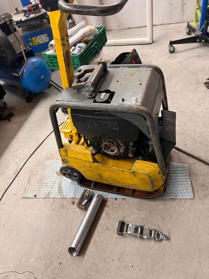 Wacker Neuson 1B30-2 vibroplate 1B30-2 (rep.-objekt) - Instrument/ Aprīkojums: foto 2 Wacker Neuson 1B30-2 vibroplate 1B30-2 (rep.-objekt) - Instrument/ Aprīkojums: foto 2