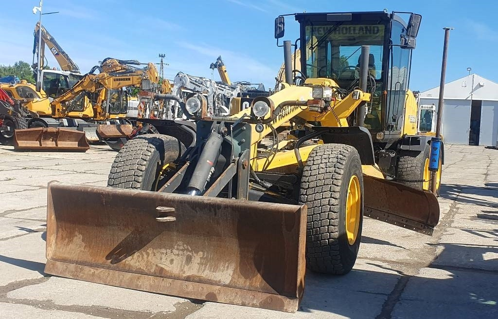 New Holland F 156.7 A - Greiders: foto 1 New Holland F 156.7 A - Greiders: foto 1