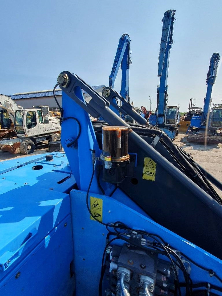 Atkritumu iekrāvējs Terex Fuchs MHL320: foto 9