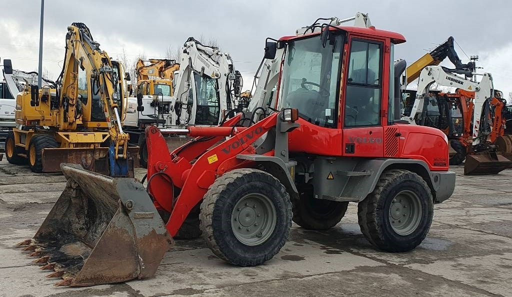 Volvo L 30 G - Riteņu iekrāvējs: foto 1 Volvo L 30 G - Riteņu iekrāvējs: foto 1