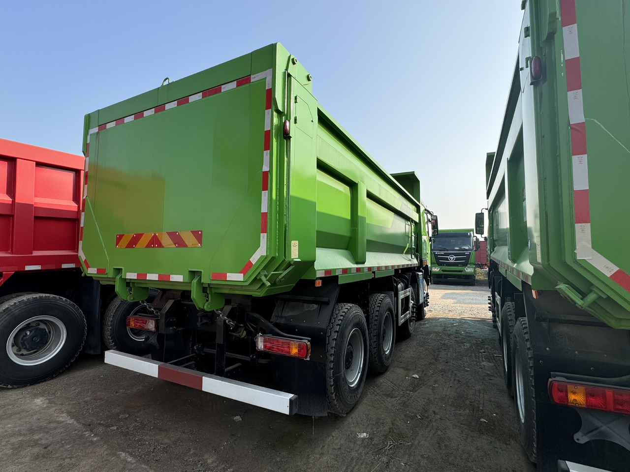 AUMAN GTL - Kravas automašīna pašizgāzējs: foto 4 AUMAN GTL - Kravas automašīna pašizgāzējs: foto 4
