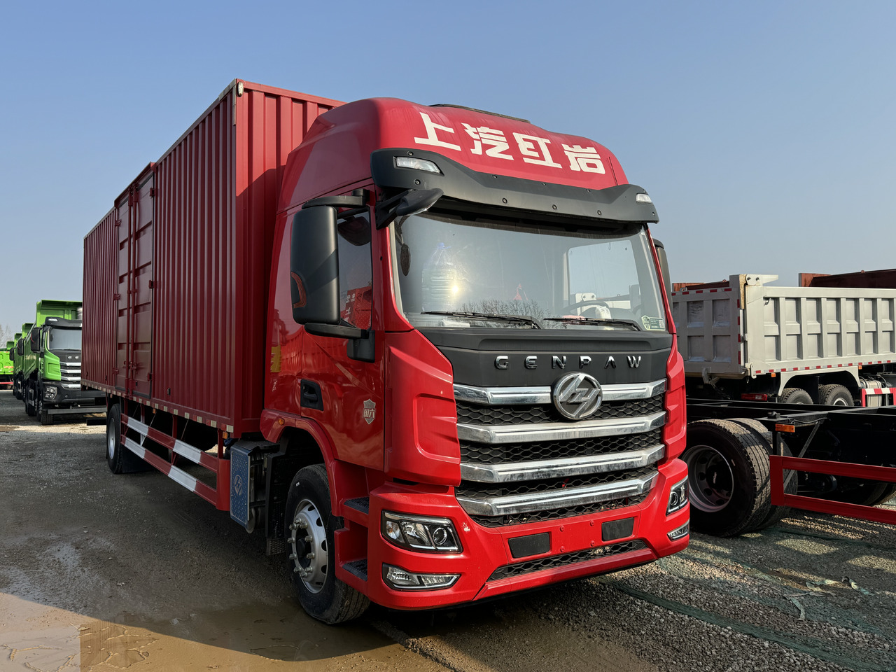 HONGYAN HEAVY TRUCK - Kravas automašīna ar slēgto virsbūvi: foto 1 HONGYAN HEAVY TRUCK - Kravas automašīna ar slēgto virsbūvi: foto 1