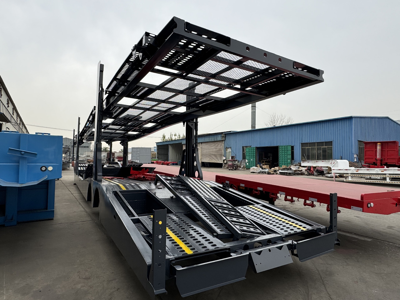 - Puspiekabe autovedējs: foto 3 - Puspiekabe autovedējs: foto 3