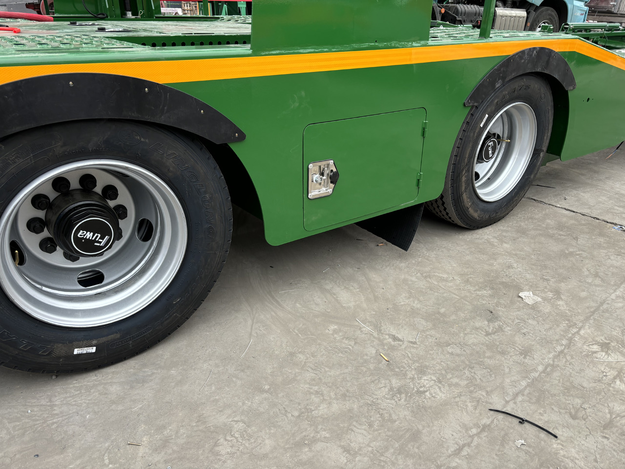 - Puspiekabe autovedējs: foto 5 - Puspiekabe autovedējs: foto 5