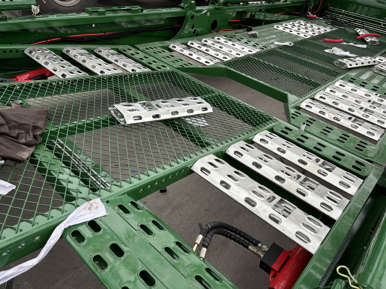 - Puspiekabe autovedējs: foto 4 - Puspiekabe autovedējs: foto 4