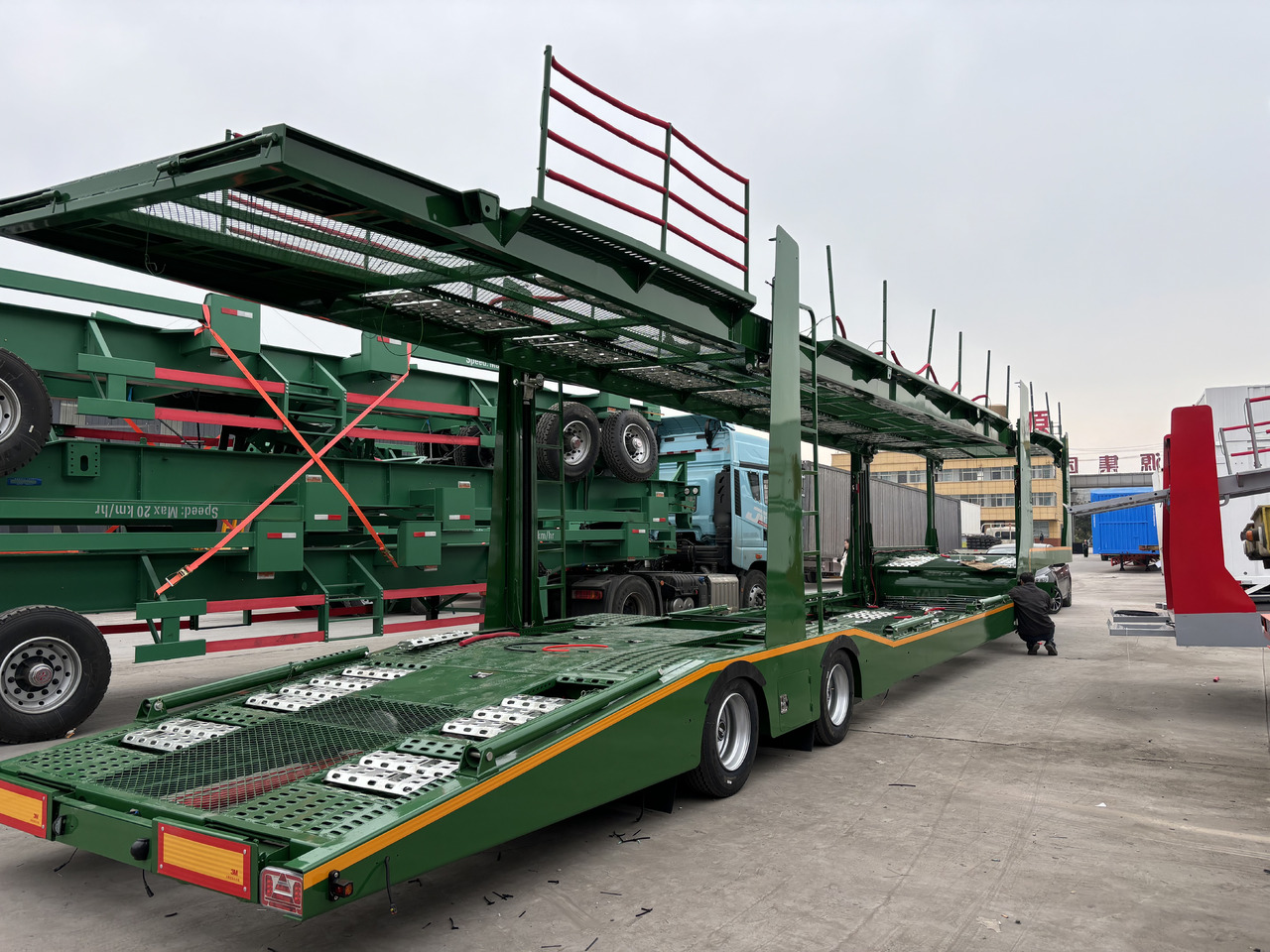 - Puspiekabe autovedējs: foto 1 - Puspiekabe autovedējs: foto 1