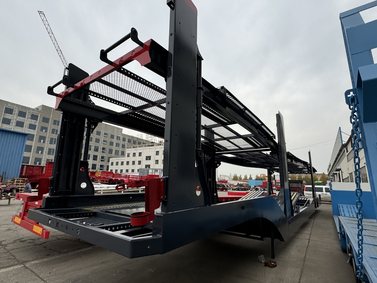 - Puspiekabe autovedējs: foto 2 - Puspiekabe autovedējs: foto 2