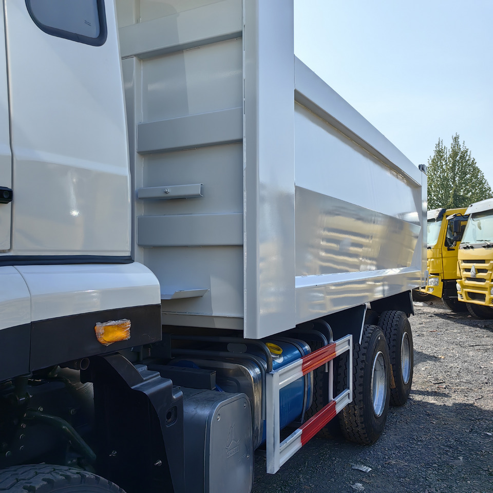 SINOTRUCK HOWO - Kravas automašīna pašizgāzējs: foto 2 SINOTRUCK HOWO - Kravas automašīna pašizgāzējs: foto 2