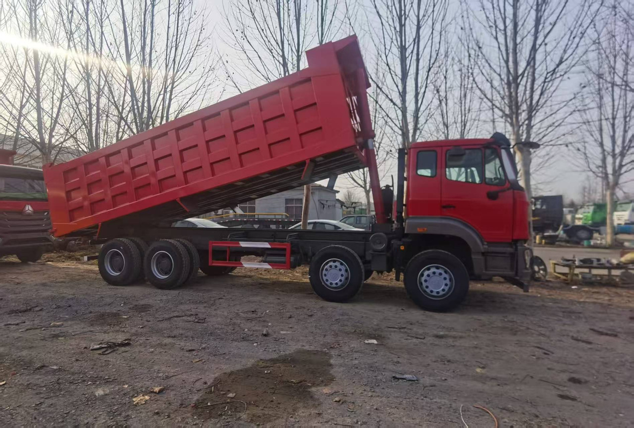 SINOTRUCK HOWO - Kravas automašīna pašizgāzējs: foto 2 SINOTRUCK HOWO - Kravas automašīna pašizgāzējs: foto 2