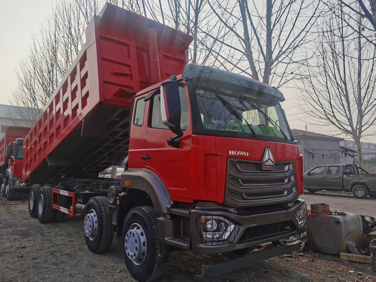SINOTRUCK HOWO - Kravas automašīna pašizgāzējs: foto 1 SINOTRUCK HOWO - Kravas automašīna pašizgāzējs: foto 1