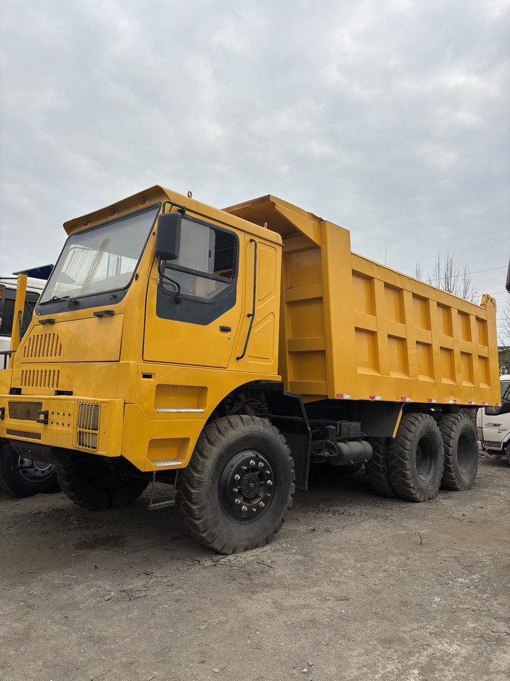 SINOTRUCK - Kravas automašīna pašizgāzējs: foto 1 SINOTRUCK - Kravas automašīna pašizgāzējs: foto 1