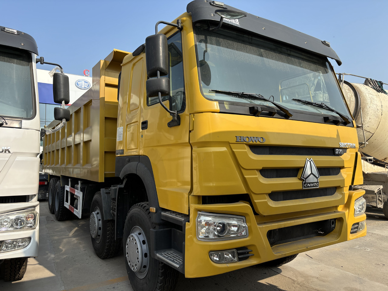 SINOTRUK HOWO - Kravas automašīna pašizgāzējs: foto 1 SINOTRUK HOWO - Kravas automašīna pašizgāzējs: foto 1