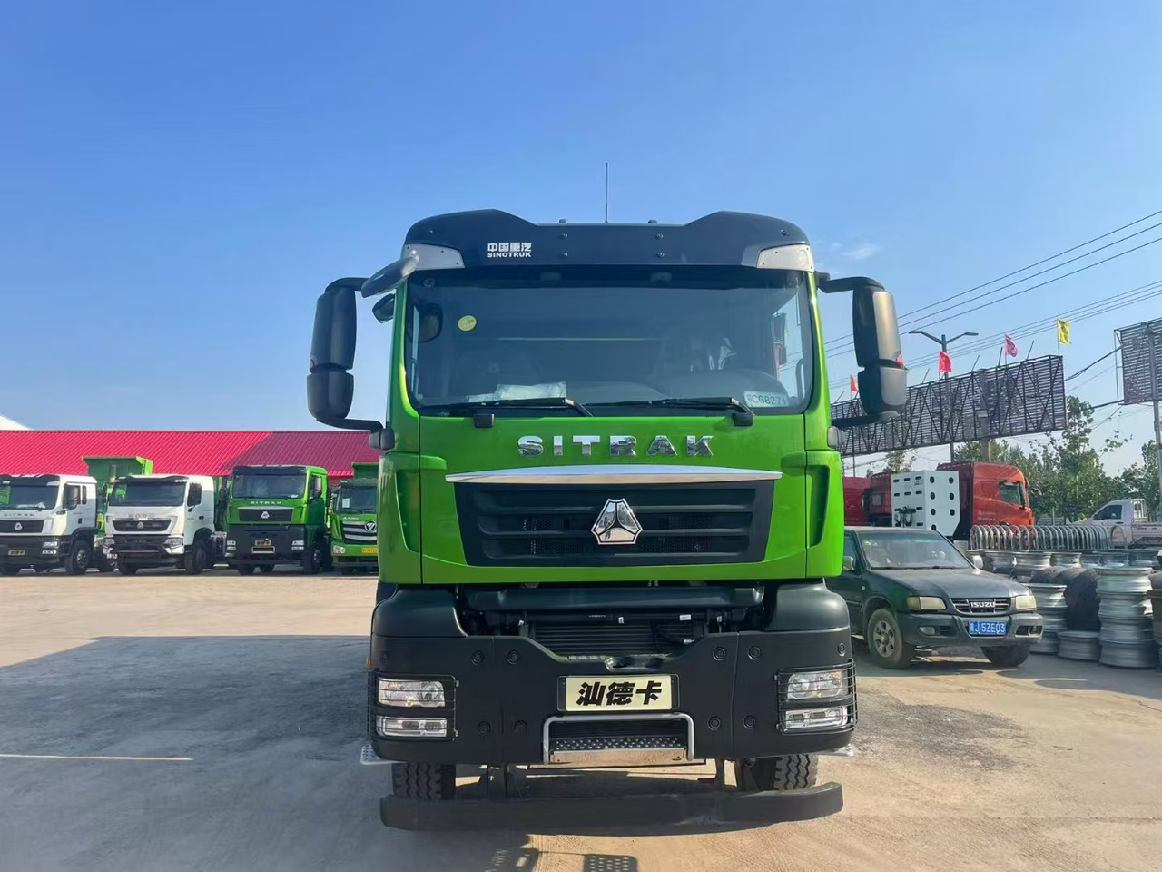 Sinotruck - Kravas automašīna pašizgāzējs: foto 3 Sinotruck - Kravas automašīna pašizgāzējs: foto 3