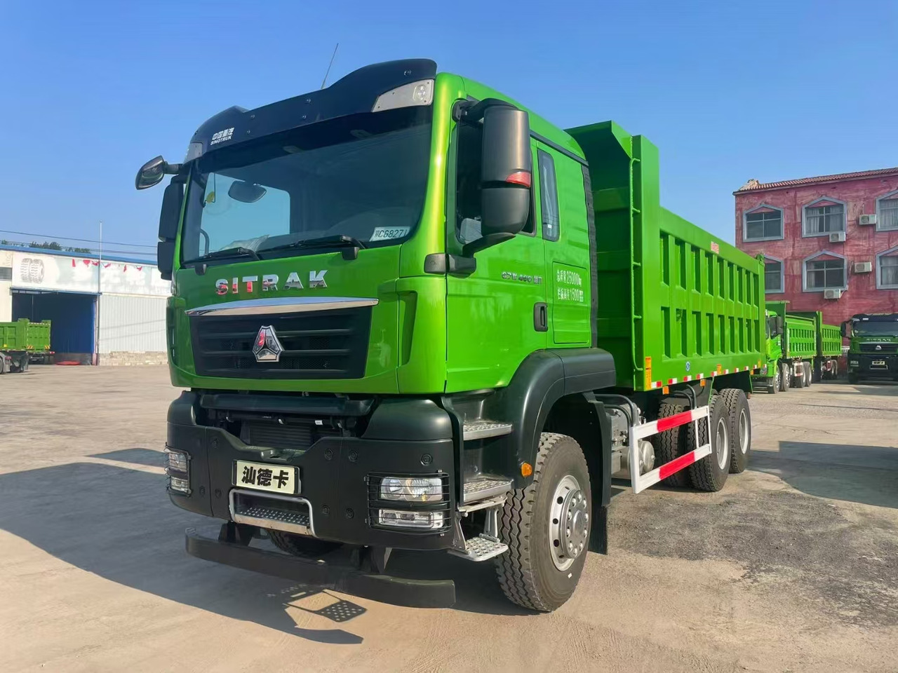 Sinotruck - Kravas automašīna pašizgāzējs: foto 4 Sinotruck - Kravas automašīna pašizgāzējs: foto 4