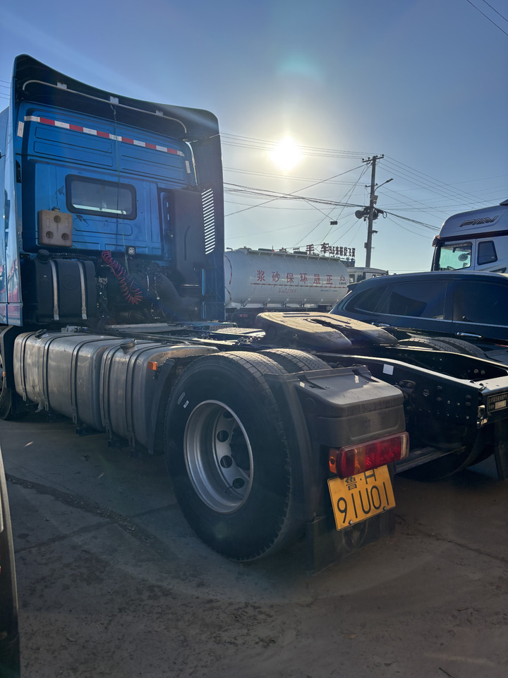 AUMAN - Vilcējs: foto 4 AUMAN - Vilcējs: foto 4