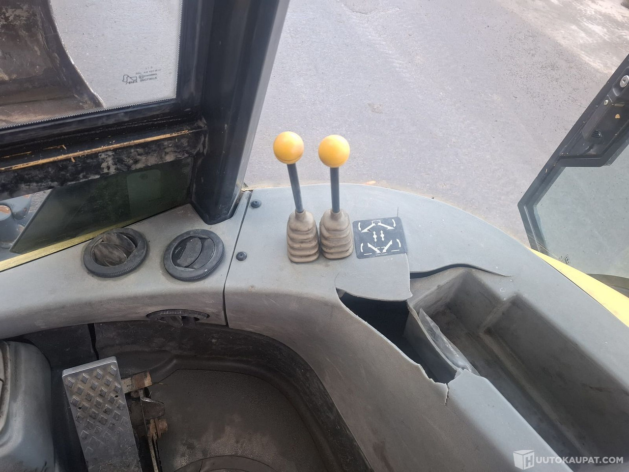 Ekskavators-iekrāvējs Fermec 960, Traktorikaivuri, 2003, Sis alv 25,5%, Nurmijärvi: foto 12 Ekskavators-iekrāvējs Fermec 960, Traktorikaivuri, 2003, Sis alv 25,5%, Nurmijärvi: foto 12