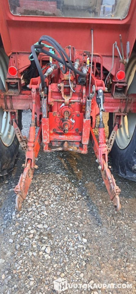 International 585XL, 1985, Diesel, 6 147 h Traktori, Kruunupyy - Traktors: foto 5 International 585XL, 1985, Diesel, 6 147 h Traktori, Kruunupyy - Traktors: foto 5