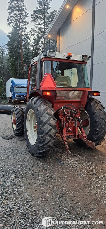 International 585XL, 1985, Diesel, 6 147 h Traktori, Kruunupyy - Traktors: foto 4 International 585XL, 1985, Diesel, 6 147 h Traktori, Kruunupyy - Traktors: foto 4