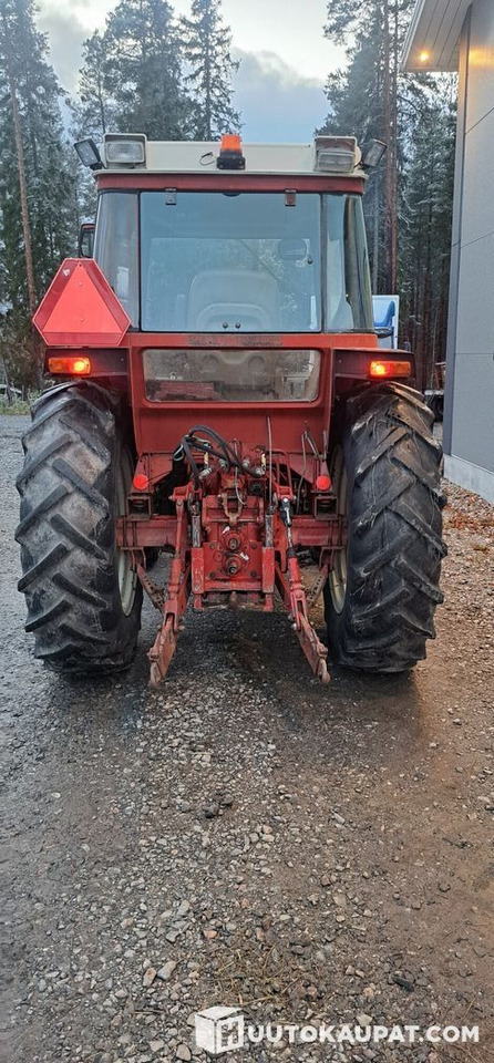 International 585XL, 1985, Diesel, 6 147 h Traktori, Kruunupyy - Traktors: foto 3 International 585XL, 1985, Diesel, 6 147 h Traktori, Kruunupyy - Traktors: foto 3