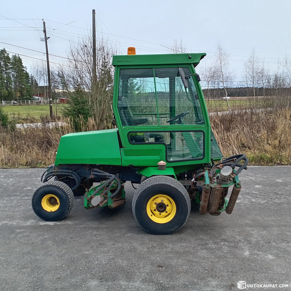 John Deere 3235 kelaleikkuri, 4 WD ja hytti, Hollola - Zāles pļāvējs: foto 3 John Deere 3235 kelaleikkuri, 4 WD ja hytti, Hollola - Zāles pļāvējs: foto 3