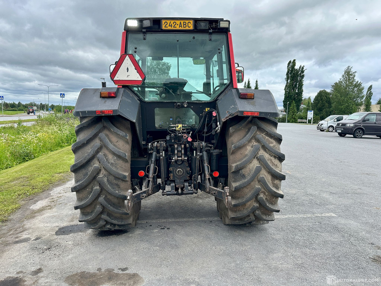 Valtra 8550 traktori PTO etunostolaitteella vm 2001, Seinäjoki - Lauksaimniecības tehnika: foto 5 Valtra 8550 traktori PTO etunostolaitteella vm 2001, Seinäjoki - Lauksaimniecības tehnika: foto 5