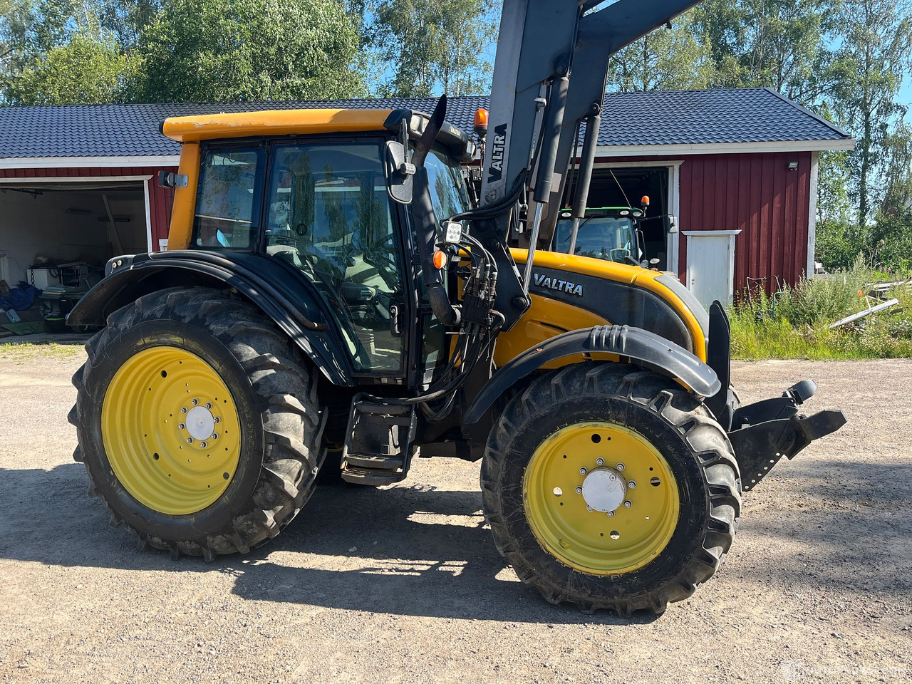 Valtra N121, traktori,, Sipoo - Lauksaimniecības tehnika: foto 2 Valtra N121, traktori,, Sipoo - Lauksaimniecības tehnika: foto 2