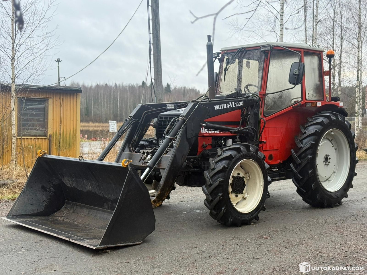 Valmet 604, 4x4 with front loader, 1985 — Well equipped!!, Jyväskylä - Traktors: foto 1 Valmet 604, 4x4 with front loader, 1985 — Well equipped!!, Jyväskylä - Traktors: foto 1