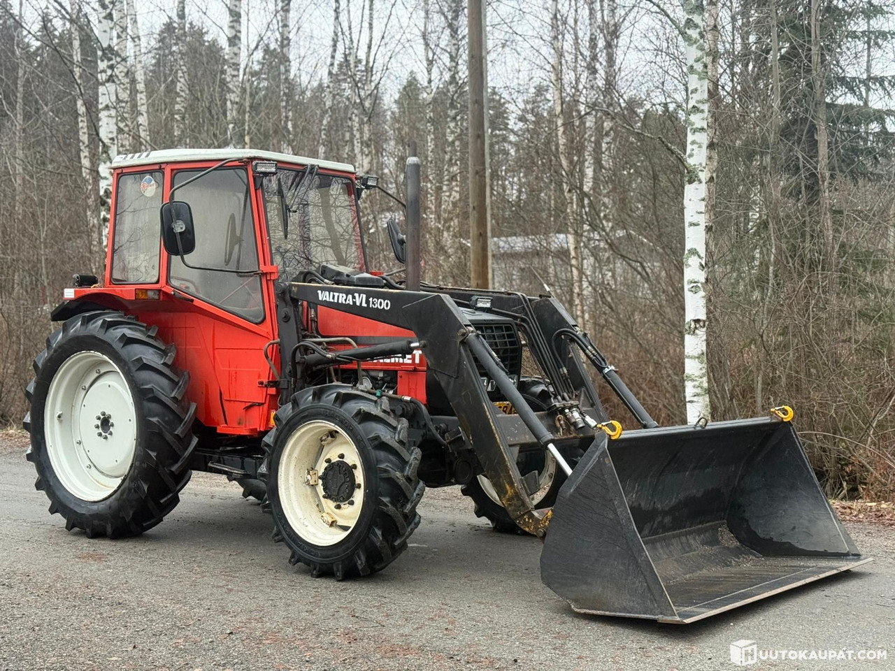 Valmet 604, 4x4 with front loader, 1985 — Well equipped!!, Jyväskylä - Traktors: foto 3 Valmet 604, 4x4 with front loader, 1985 — Well equipped!!, Jyväskylä - Traktors: foto 3